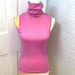 Bloomingdale’s orchid pink 💯cashmere sleeveless funnel neckline sweater.Size MP